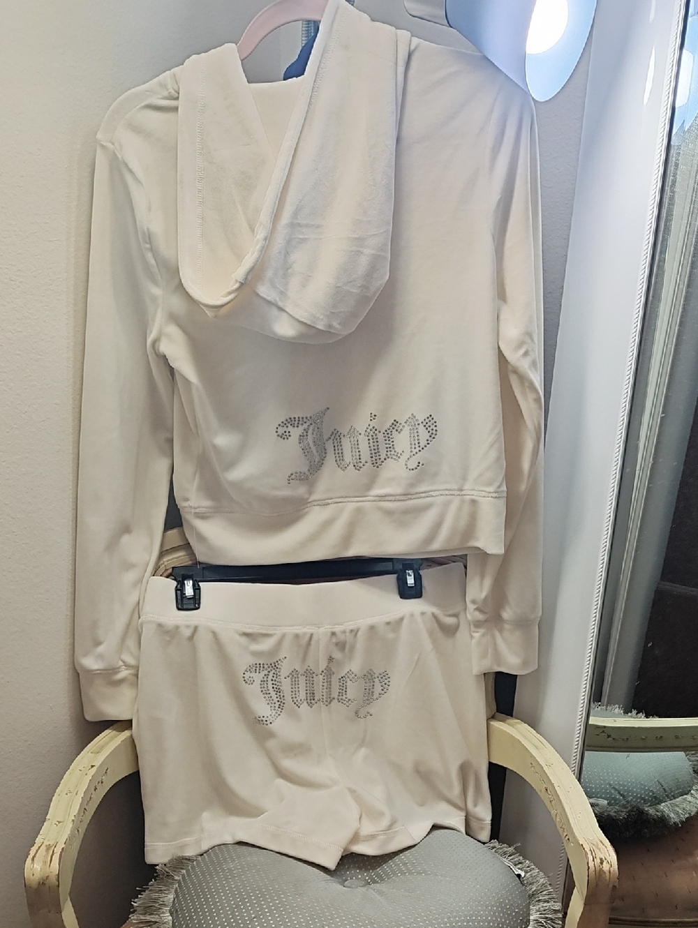 NWT Juicy Couture Oyster Rhinestone Logo Hoodie & Shorts Velour Set